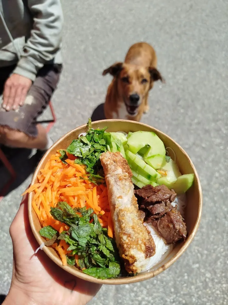 Petit Bò Bún Et Petit Chien Mignon